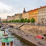 Cozy Homestay At Prague Main Station